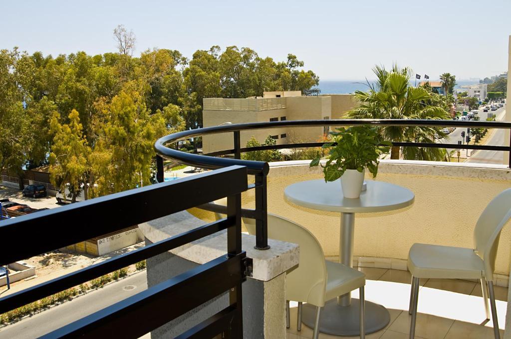 Pigeon Beach Hotel Apartments Limassol Quarto foto